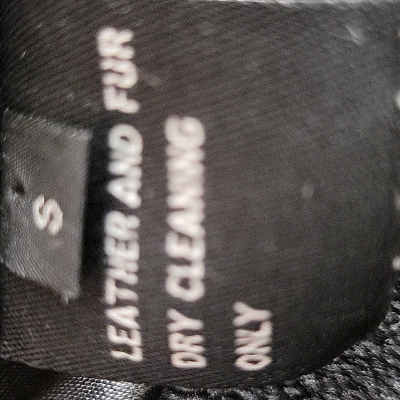 REAL FOX FUR & LEATHER VEST - Picture 6 of 7